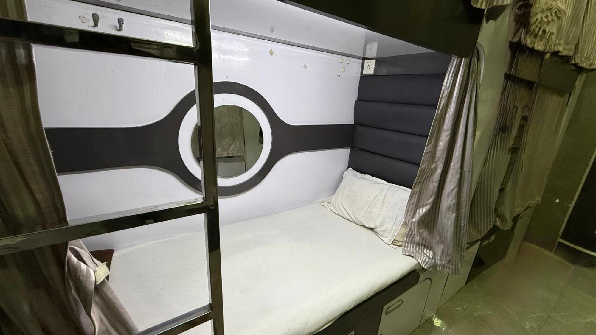 O C E A N Dormitory T-2 - Mumbai, Mumbai